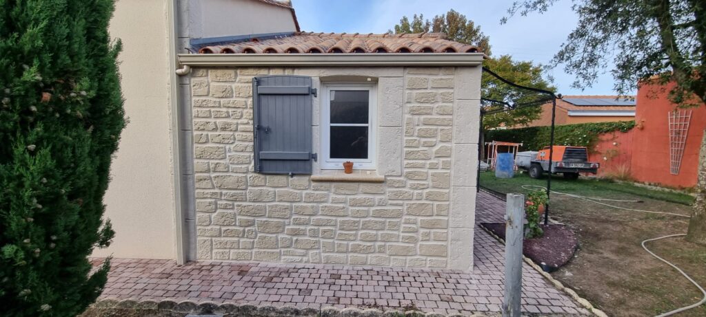 Petit mur imitation pierre beige