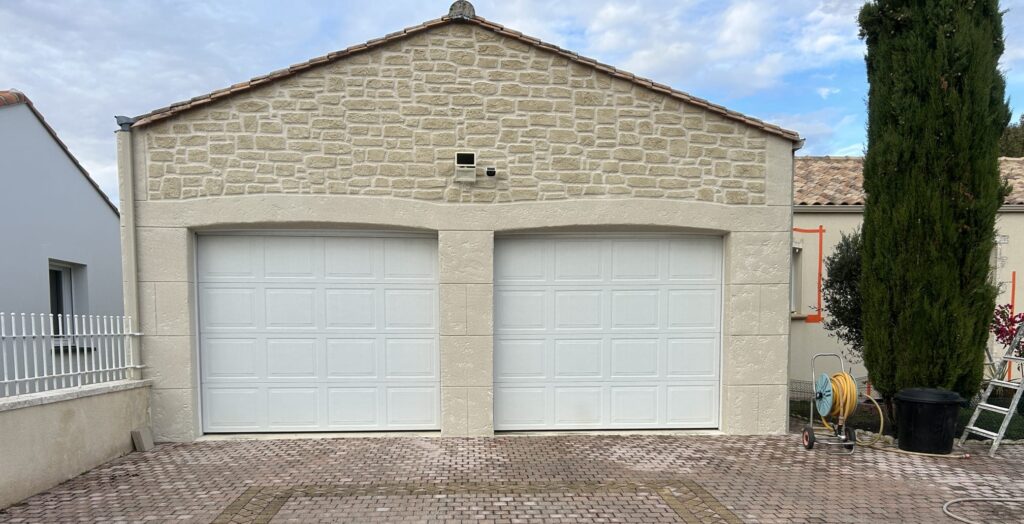 garage avec imitation pierre