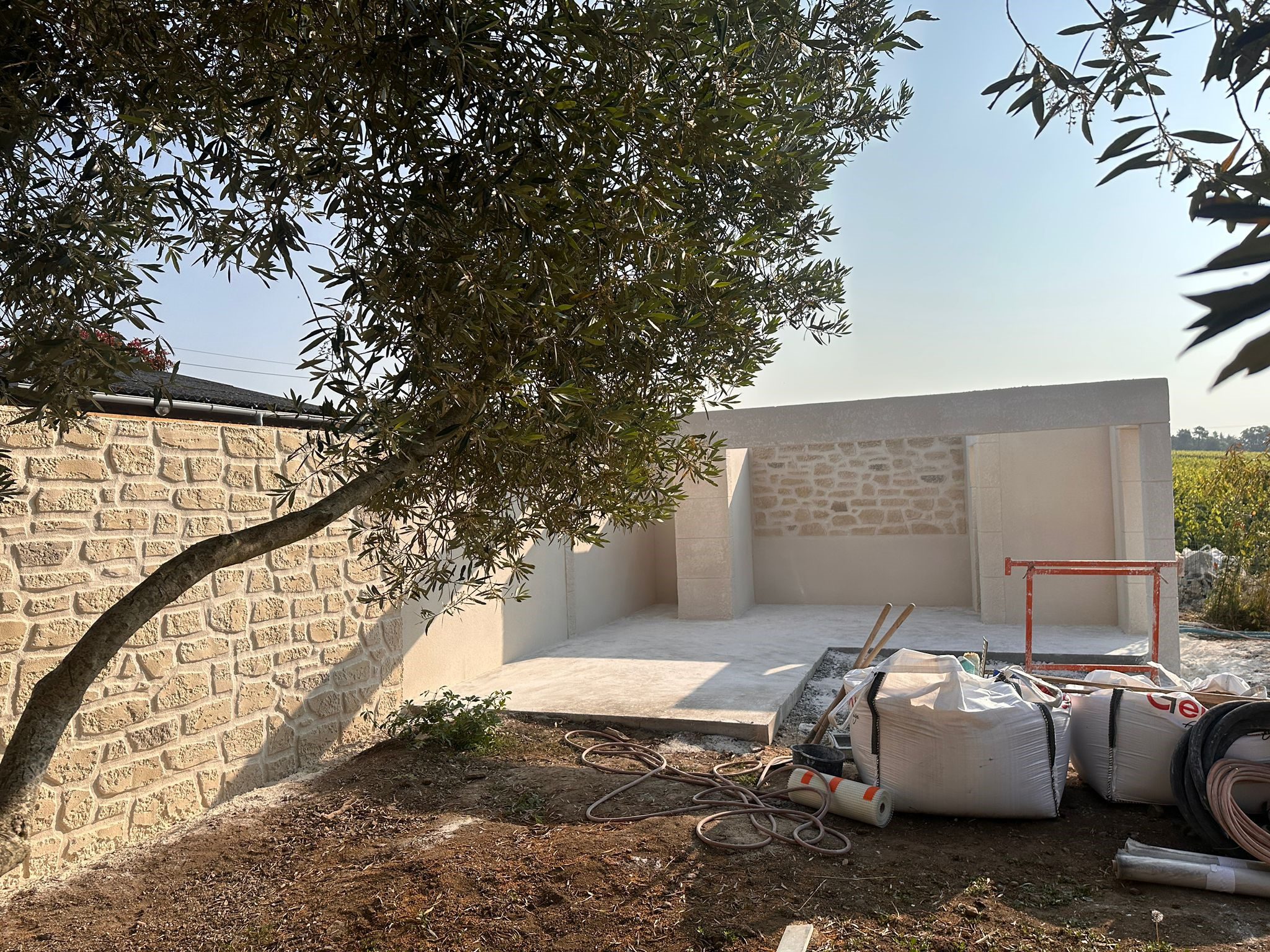 Pool house enduit imitation pierre
