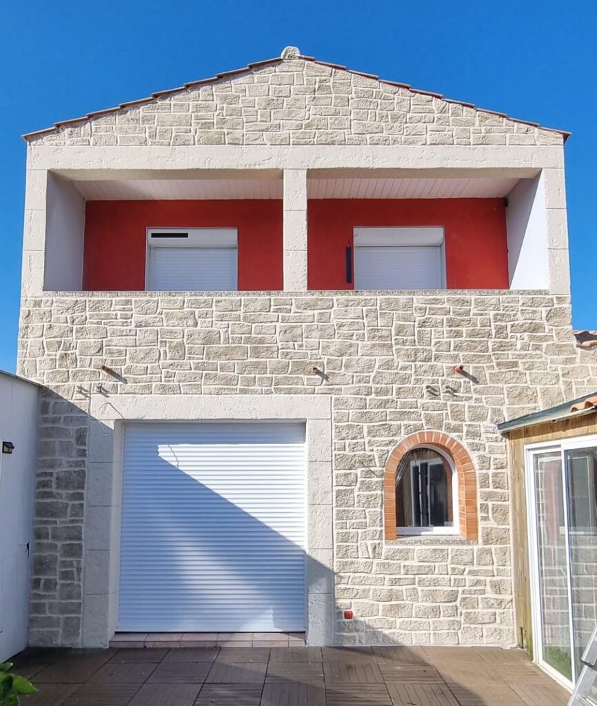 Facade en enduit décoratif sur maison côtière