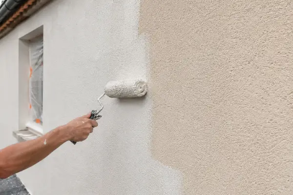 Peinture sur façade de maison