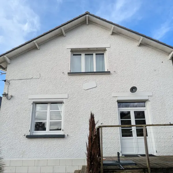 Avant Après enduit imitation pierre sur façade de maison 2